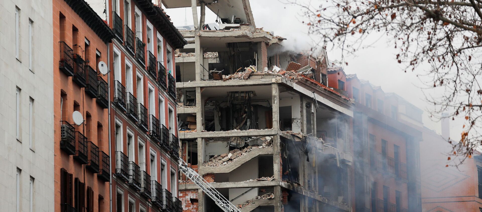 Una fuerte explosión destroza un edificio en el centro de Madrid - Sputnik Mundo, 1920, 22.01.2021