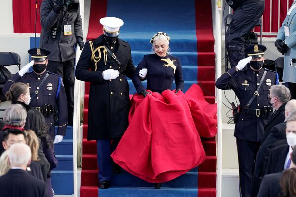 Jennifer López y Lady Gaga (en la foto) actuaron ante los invitados y el presidente electo de Estados Unidos.  - Sputnik Mundo