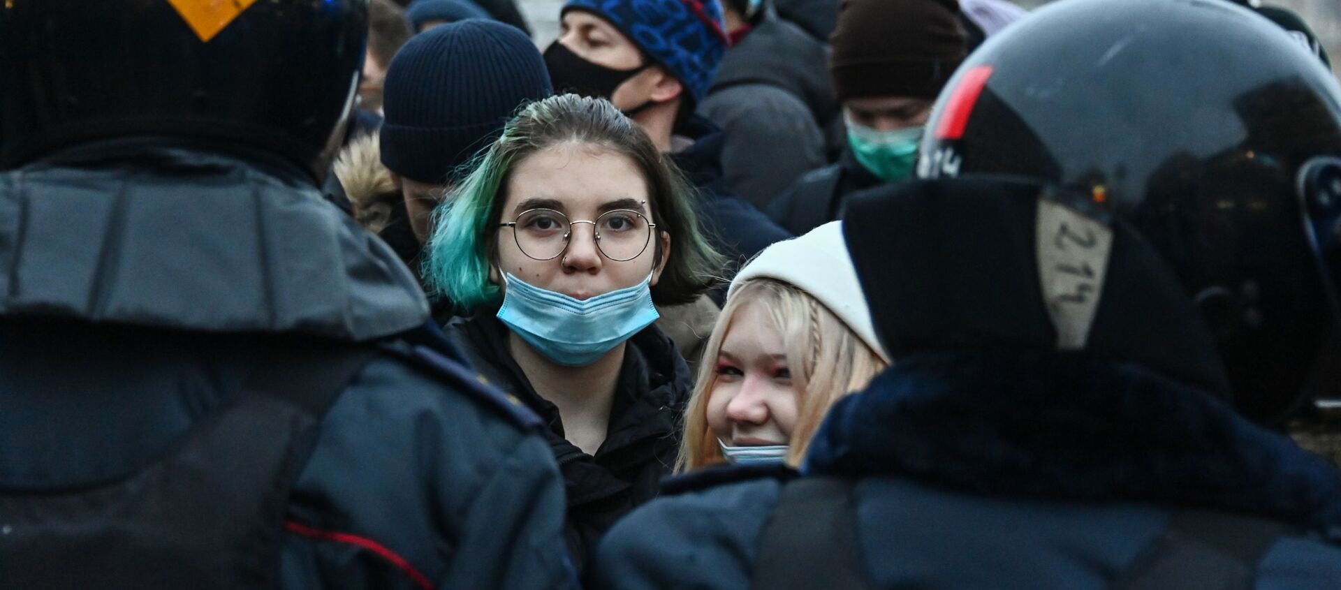 Participantes de las protestas no autorizadas en apoyo a Alexéi Navalni, Moscú, 23 de enero de 2021 - Sputnik Mundo, 1920, 24.01.2021