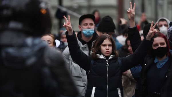 Participantes de las protestas no autorizadas en apoyo a Alexéi Navalni, Moscú, 23 de enero de 2021 - Sputnik Mundo