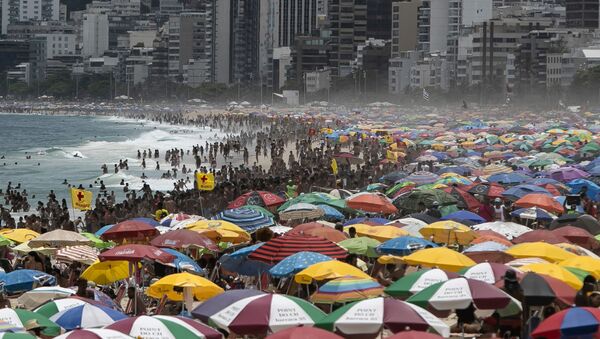 Bañistas llenan las playas de Río de Janeiro, pese a la pandemia del coronavirus

 - Sputnik Mundo