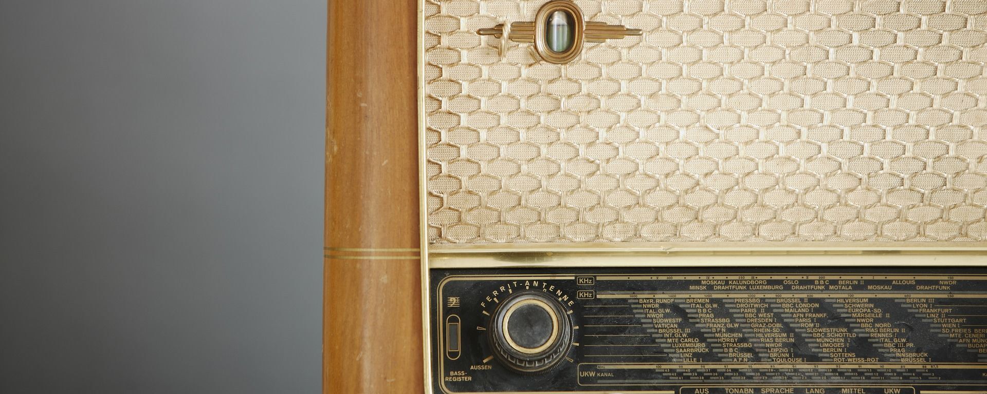 Un radio viejo (imagen referencial) - Sputnik Mundo, 1920, 26.01.2021