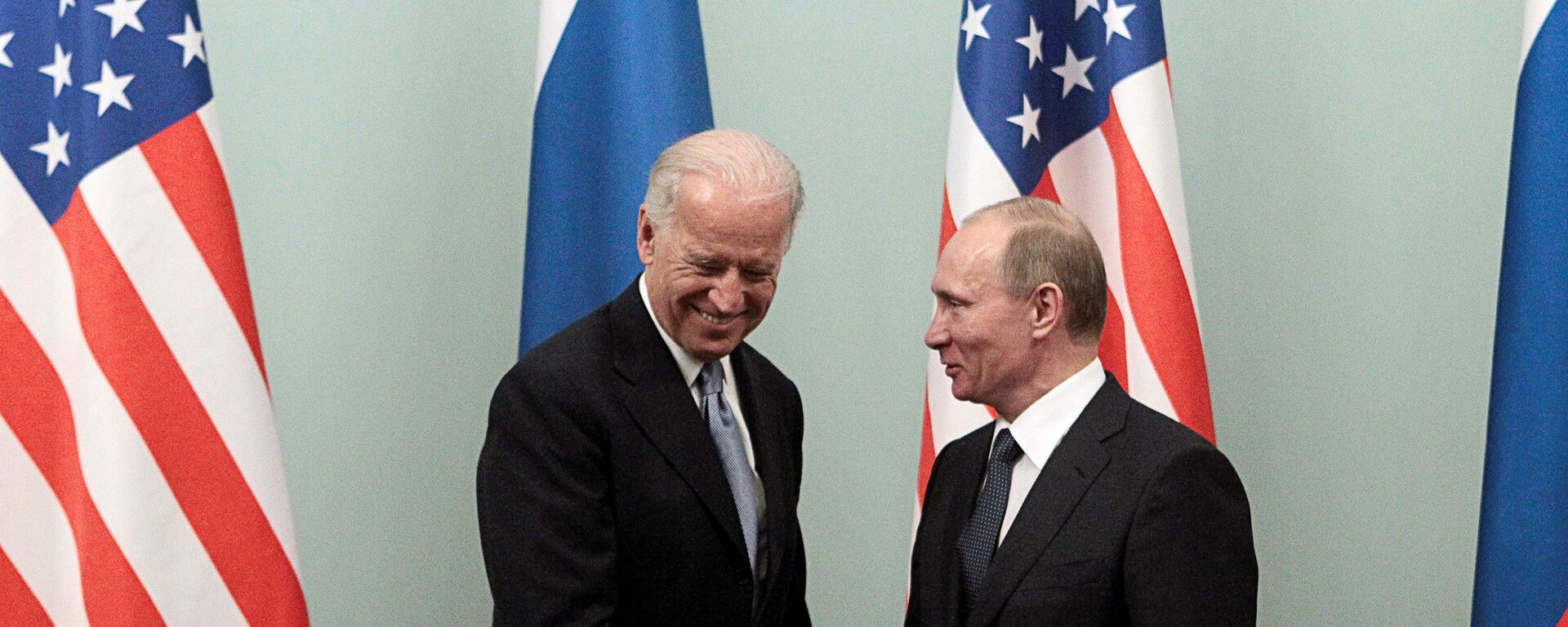 Vladímir Putin y Joe Biden (archivo, 2011) - Sputnik Mundo, 1920, 15.04.2021