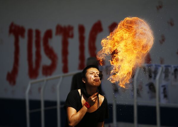 Una manifestante feminista durante una protesta contra los feminicidios en Ciudad de México. - Sputnik Mundo