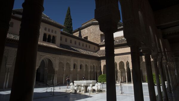 El Patio de los Leones de la Alhambra de Granada - Sputnik Mundo
