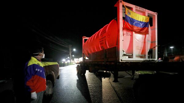 Camiones de oxígeno de Venezuela van a Manaos, Brasil - Sputnik Mundo