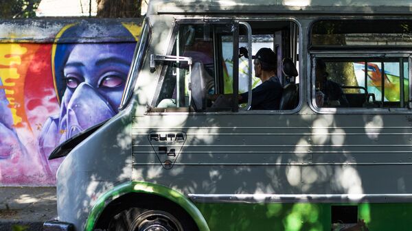 Un autobus en la Ciudad de México (imagen referencial) - Sputnik Mundo