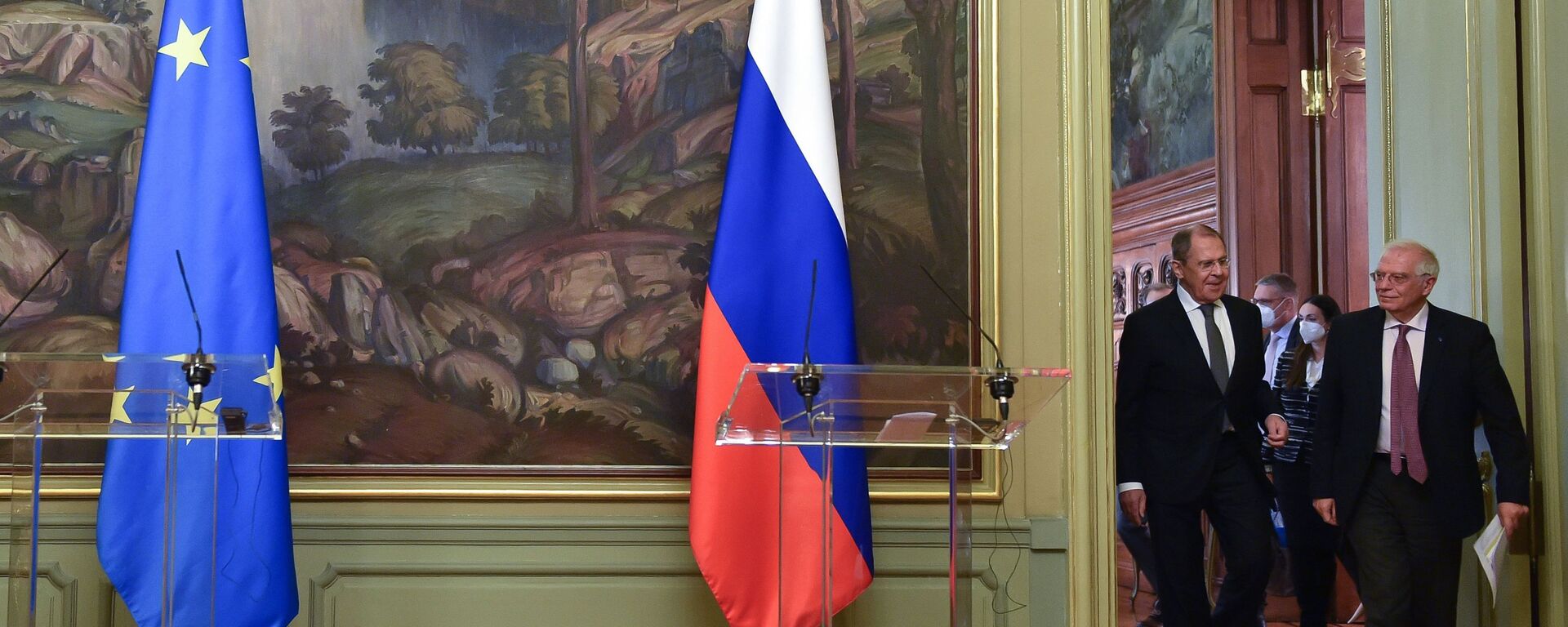 El jefe de la diplomacia europea, Josep Borrell, junto al canciller de Rusia, Serguéi Lavrov - Sputnik Mundo, 1920, 23.03.2021
