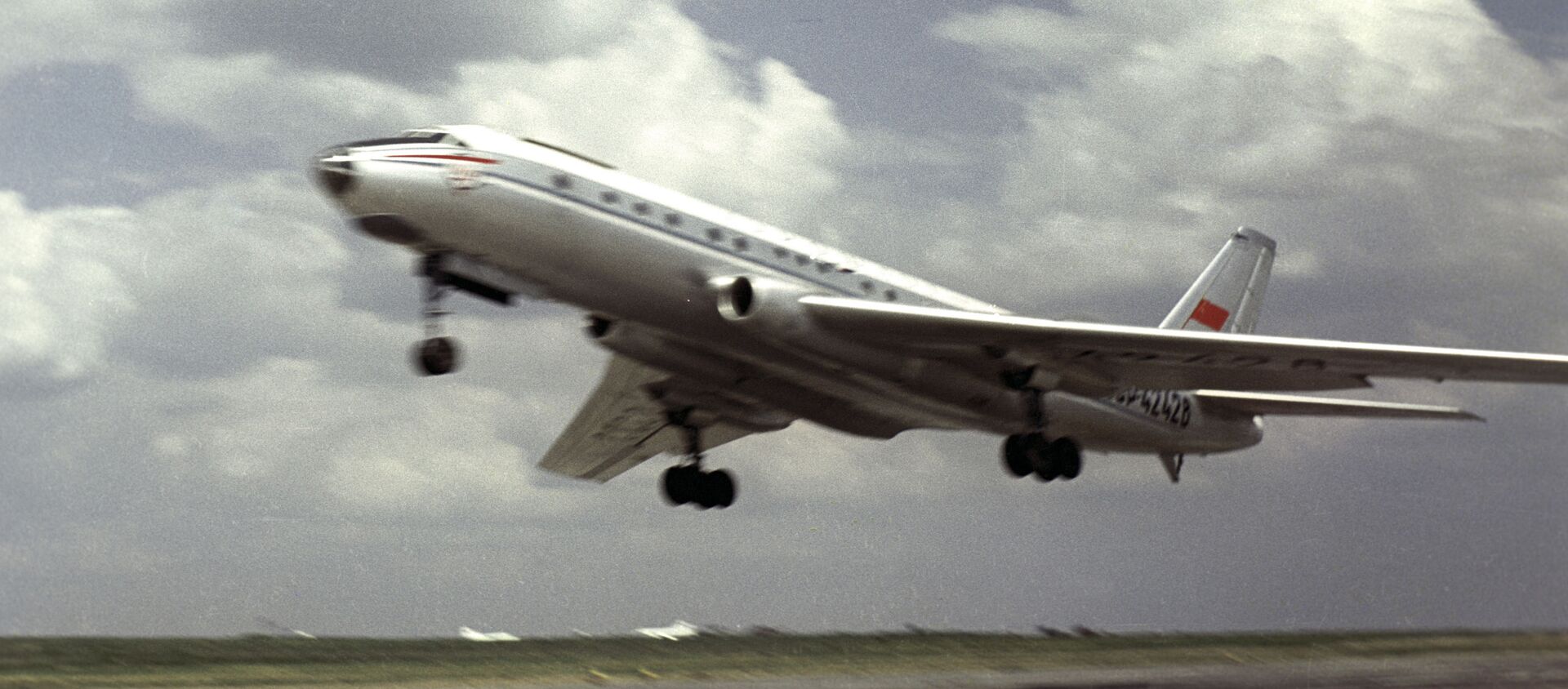 Avión soviético Tu-104 - Sputnik Mundo, 1920, 07.02.2021