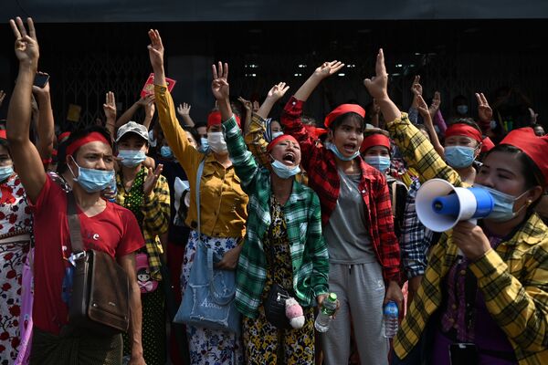 Manifestaciones masivas tienen lugar en Rangún —la capital de negocios de Birmania— y en Mandalay —la segunda ciudad más grande del país—. - Sputnik Mundo