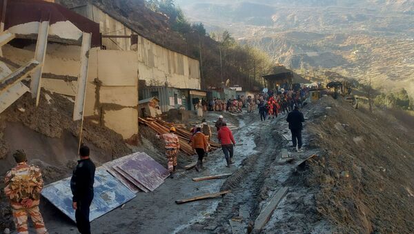 Consecuencias del colapso de glaciar en el estado de Uttarakhand, en el norte de la India - Sputnik Mundo