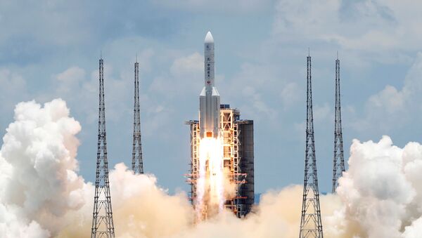 El cohete Long March 5 Y-4, que lleva la sonda china Tianwen-1 a Marte - Sputnik Mundo