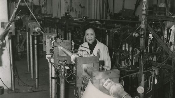 Chien-Shiung Wu en 1963, en Columbia University, Estados Unidos - Sputnik Mundo