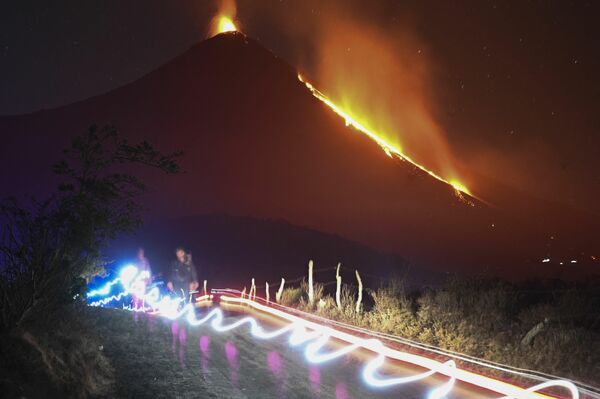 La erupción del volcán de Pacaya (Guatemala). - Sputnik Mundo