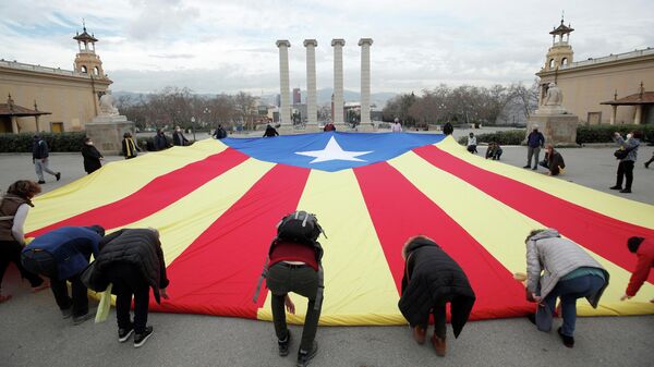 La Estelada, la bandera independentista catalana, en Barcelona - Sputnik Mundo