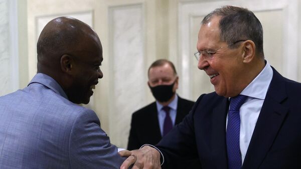 La reunión de los ministros de Exteriores de Rusia y Togo, Serguéi Lavrov y Robert Dussey - Sputnik Mundo