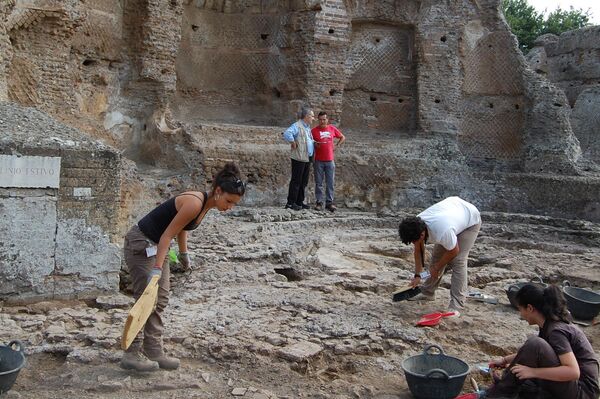 Proceso de excavación en el 'Stibadium' de Palazzo - Sputnik Mundo