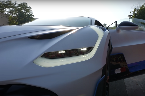 Luces delanteras del Bugatti Divo - Sputnik Mundo