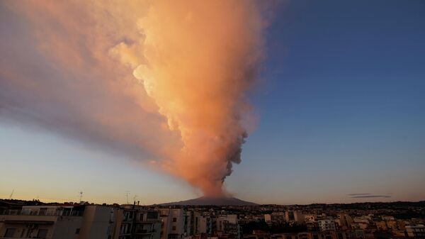 Monte Etna en erupción - Sputnik Mundo
