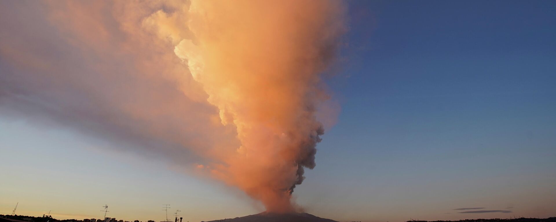 Monte Etna en erupción - Sputnik Mundo, 1920, 28.02.2021