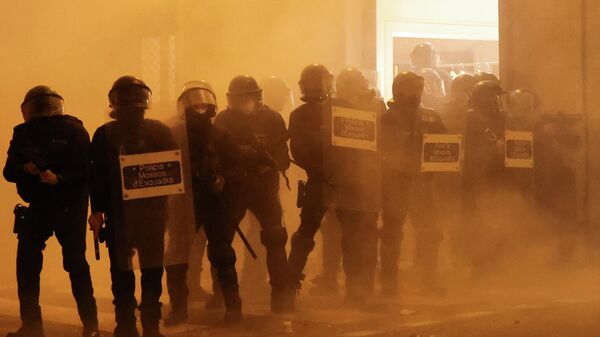 Disturbios en Barcelona por la detención del rapero Pablo Hasél - Sputnik Mundo