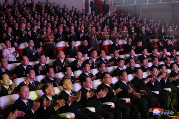 Un concierto con motivo del cumpleaños del difunto líder de Corea del Norte Kim Jong Il - Sputnik Mundo