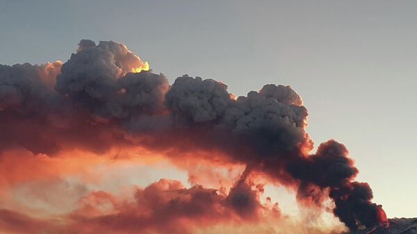 El humo del Etna - Sputnik Mundo
