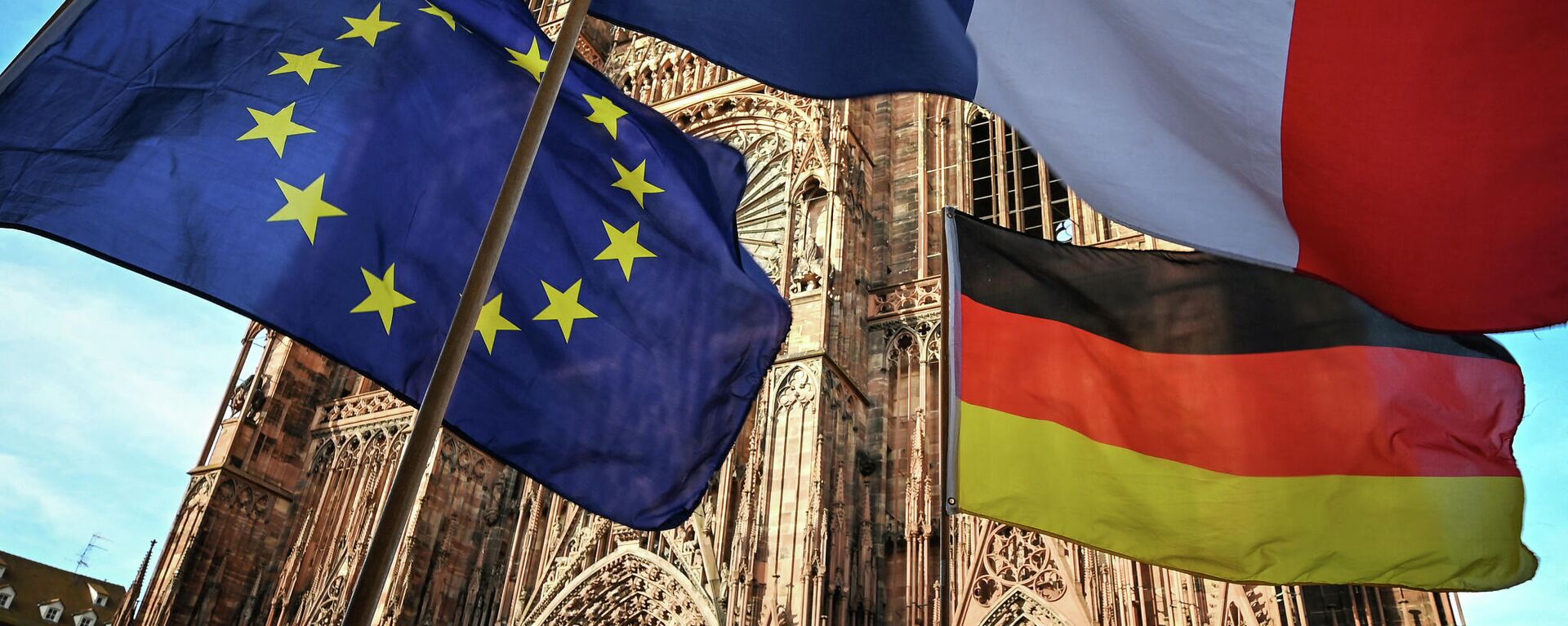 Banderas de la UE, Francia y Alemania (imagen referencial) - Sputnik Mundo, 1920, 23.09.2023