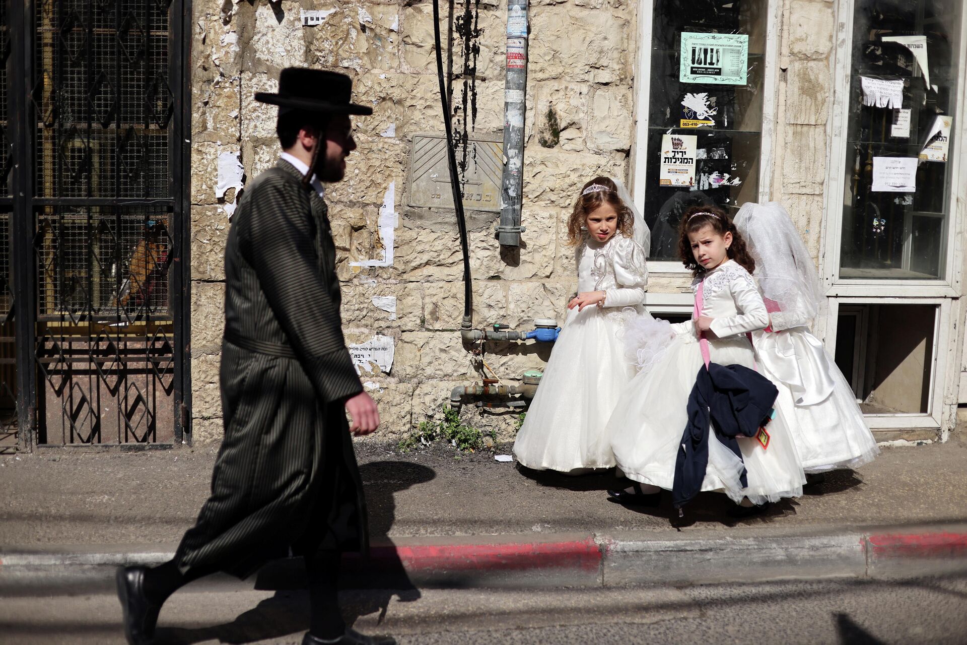 Judíos se preparan para el carnaval judío Purim, Jerusalén, el 24 de febrero de 2021 - Sputnik Mundo, 1920, 24.02.2021