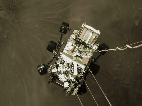 Una foto tomada por el róver, que aterrizó en Marte el 18 de febrero. - Sputnik Mundo