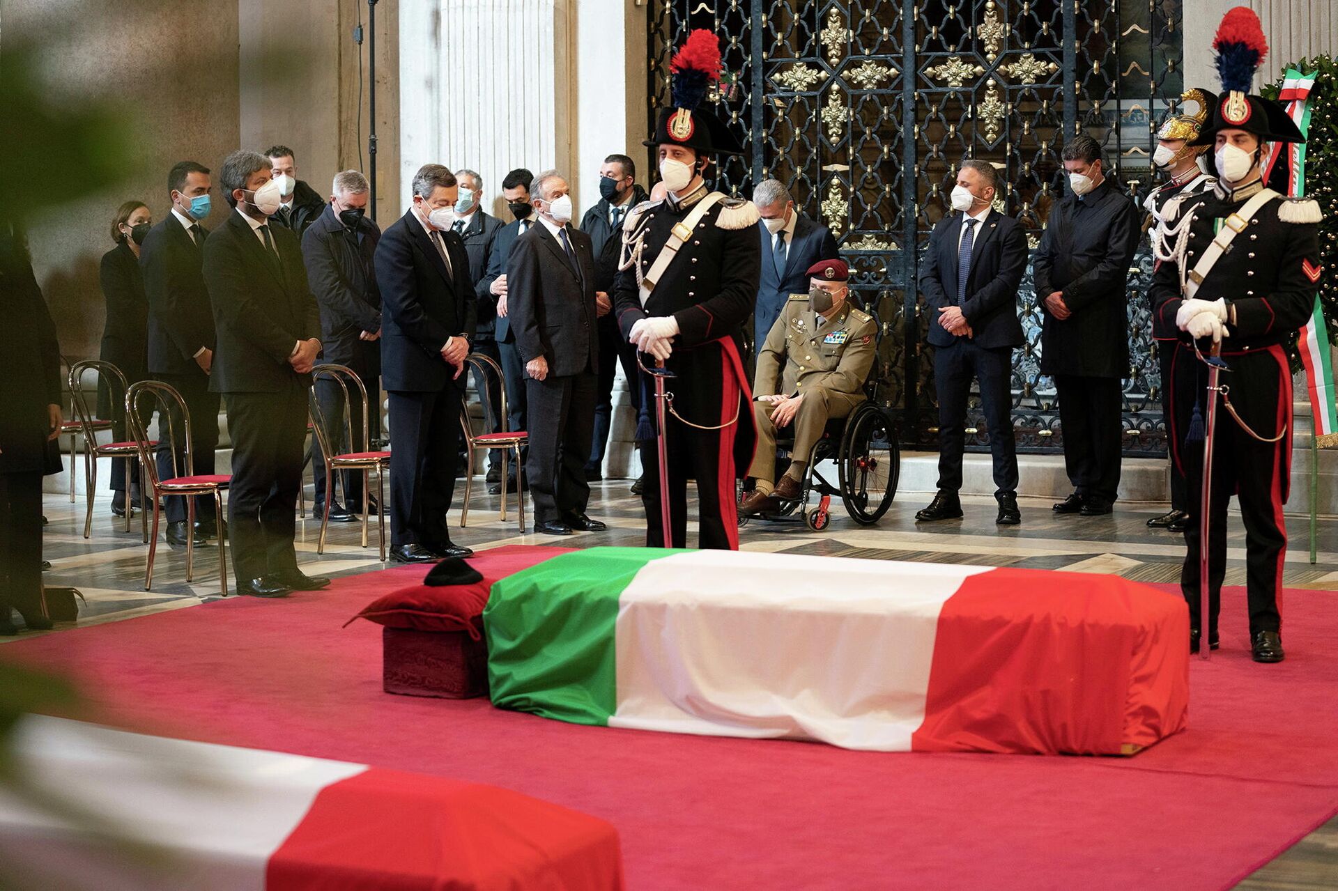 El primer ministro de Italia, Mario Draghi, en el funeral del embajador italiano Luca Attanasio y del carabinero Vittorio Iacovacci asesinados en la República Democrática del Congo - Sputnik Mundo, 1920, 10.02.2022