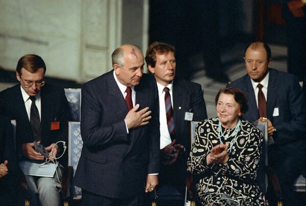 En 1990, Gorbachov fue galardonado con el premio Nobel de la Paz. - Sputnik Mundo