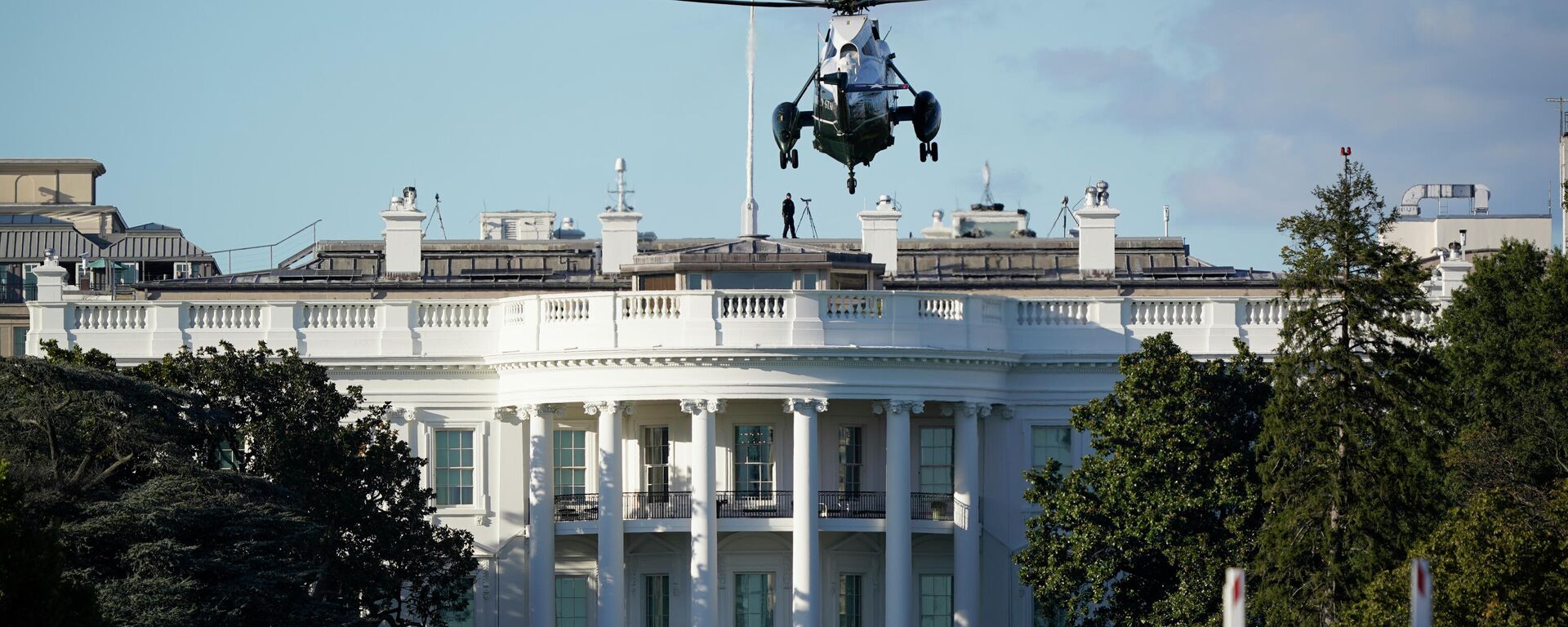 Un helicóptero aterriza sobre el césped de la Casa Blanca - Sputnik Mundo, 1920, 26.12.2022