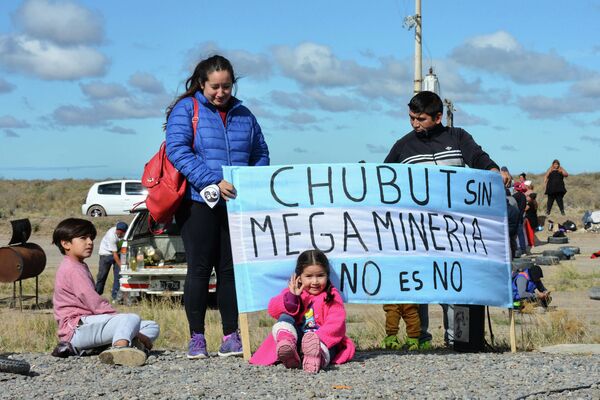 Cortes de ruta y movilizaciones en Chubut para rechazar la megaminería - Sputnik Mundo