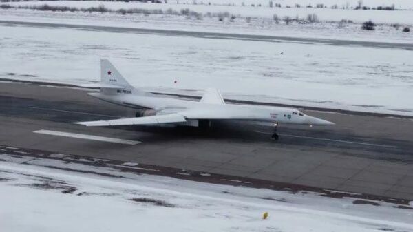 El primer bombardero ruso Tu-160M modernizado, listo para las pruebas - Sputnik Mundo