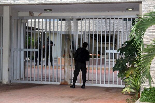 La Policía vigilando frente a la casa de Jeanine Áñez, Trinidad (Bolivia), el 12 de marzo de 2021 - Sputnik Mundo