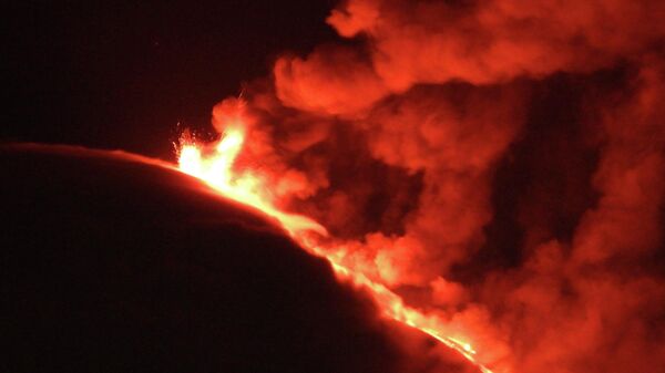 Una erupción del monte Etna el 10 de marzo - Sputnik Mundo