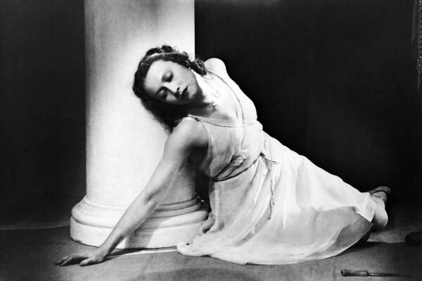 Escena del ballet &#x27;La fuente de Bajchisarái&#x27; (1954). María - Galina Ulánova - Sputnik Mundo