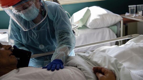 Paciente con COVID-19 en un hospital en Chile - Sputnik Mundo