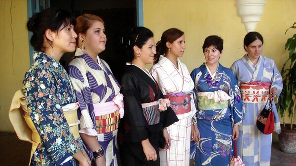 Desfile de kimonos y ropa tradicional japonesa, Día de la Cultura de Japón, Casa de la Obrapía, La Habana.  - Sputnik Mundo