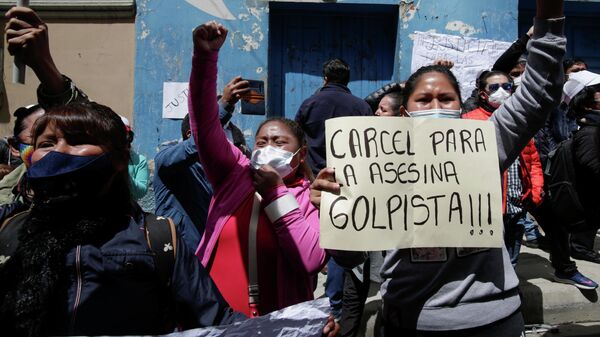 Manifestantes reclamando a favor del encarcelamiento de Jeanine Áñez - Sputnik Mundo