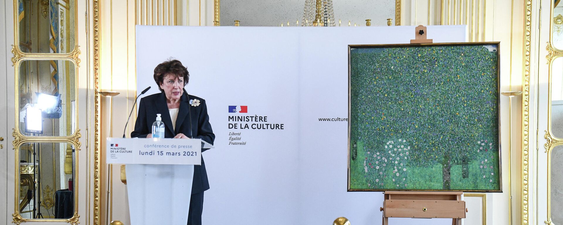 Roselyne Bachelot, ministra de Cultura francesa, anunciando la devolución del cuadro Gustav Klimt  - Sputnik Mundo, 1920, 16.03.2021