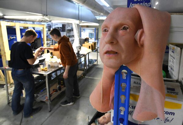 El Robo-C reproduce más de 600 variantes de la micromímica humana. El robot puede mover los ojos, las cejas, los labios, el cuello y los músculos de la cara. - Sputnik Mundo