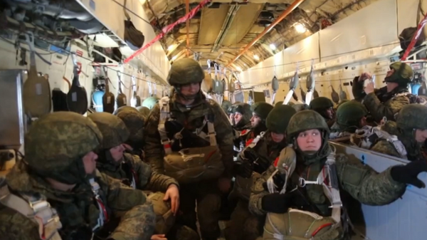 Los ejercicios de las fuerzas aerotransportadas rusas - Sputnik Mundo