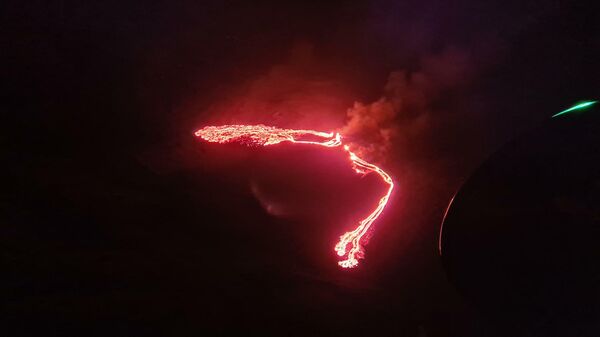 Erupción del volcán Fagradalsfjall, en Islandia - Sputnik Mundo