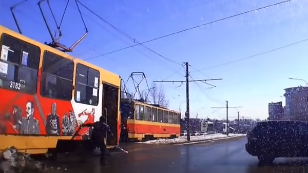 Un tranvía circula sin control por una ciudad rusa - Sputnik Mundo