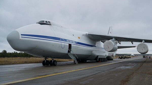 Un avi'on de transporte militra ruso An-124 Ruslan - Sputnik Mundo