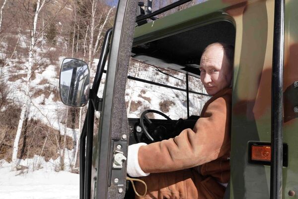 Vladímir Putin, presidente de Rusia, durante su viaje por Siberia - Sputnik Mundo