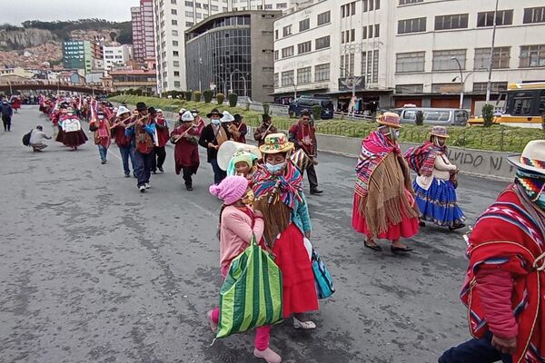 Indígenas y campesinos marchan en La Paz, Bolivia - Sputnik Mundo