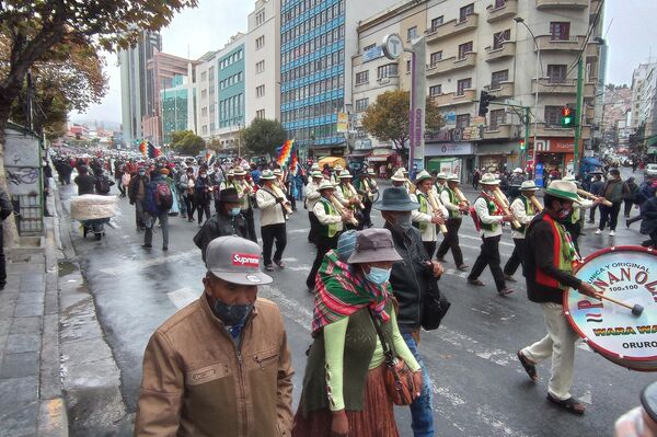 Indígenas y campesinos marchan en La Paz, Bolivia - Sputnik Mundo